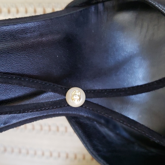 CHANEL CC LOGO FAUX PEARL STRAPS PUMPS - Picture 4 of 11